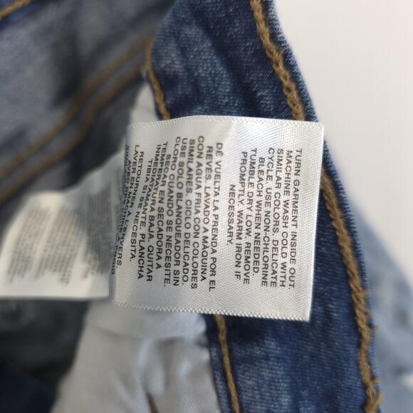 Kensie Jeans The Bermuda Shorts Womens 10 Light Wash Distressed Denim Rolled Hem - Picture 8 of 10